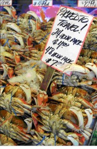 Crabs-at-Seattles-Pike-Place-Market-195x300